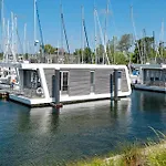 Hausboot Sutje Bateau-hôtel *