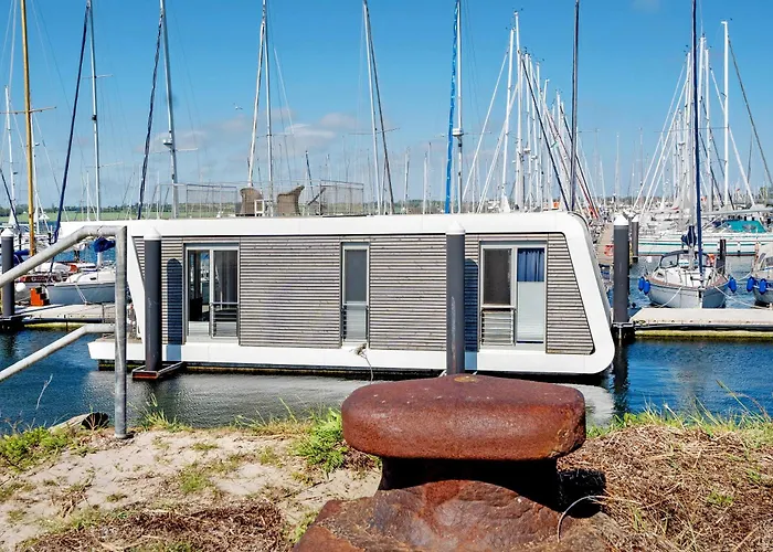 Hausboot Sutje Πλωτό κατάλυμα *